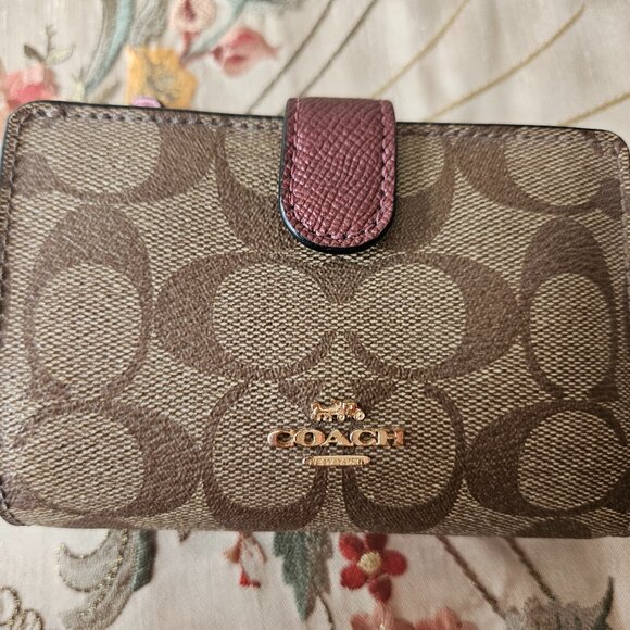 Coach Handbags - Preowned Coach Wallet